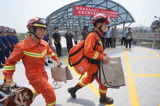 图片报：贝肯鲍尔仍受到健康问题困扰，他的状况时好时坏