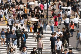 ?太阳报：孙兴慜、厄德高出席伦敦时装周活动，阿里携女友出席